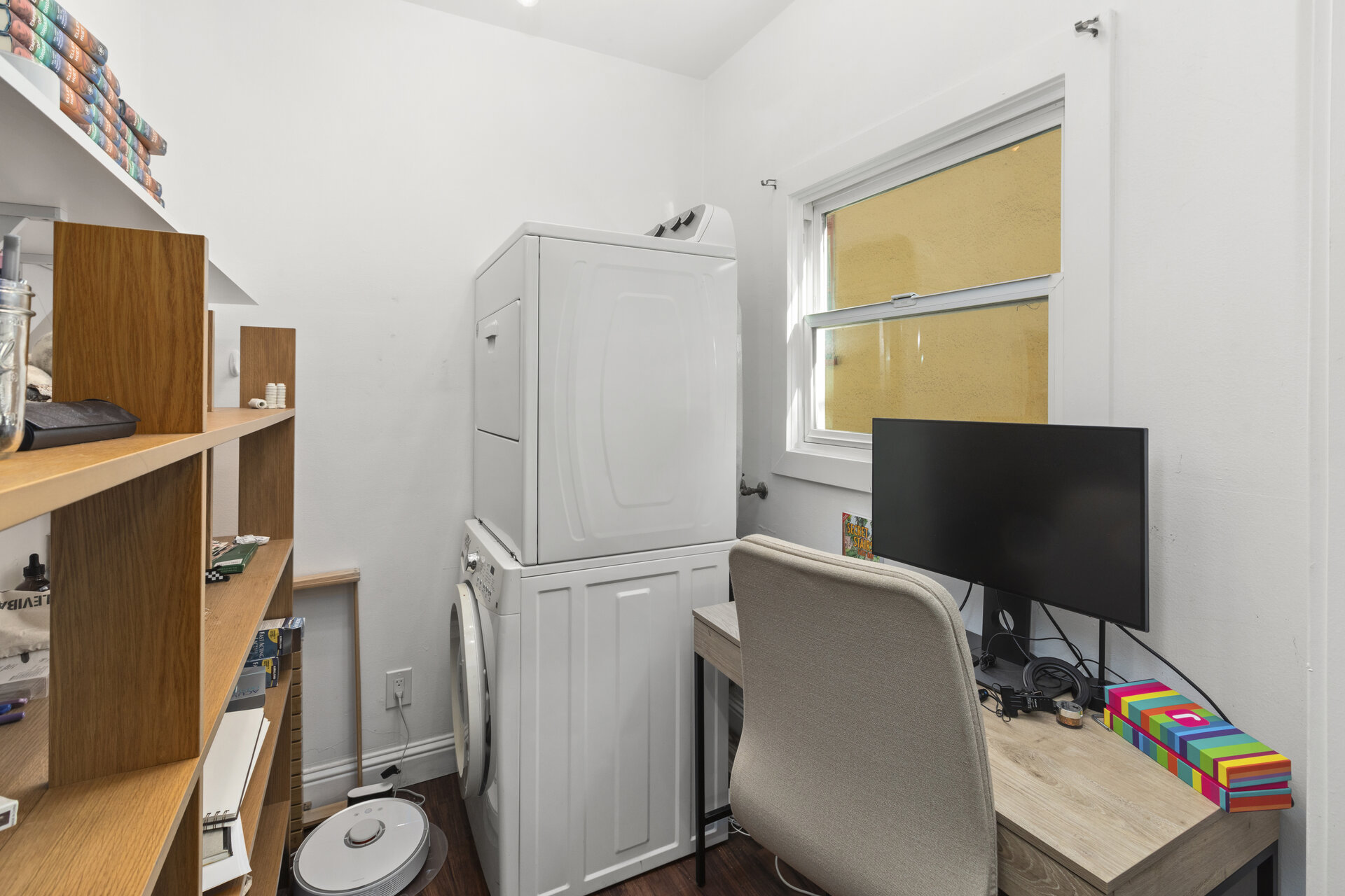 One Bedroom (1) office nook